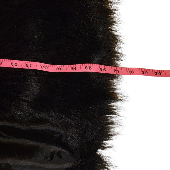 CHARLOTTE RUSSE | Black Faux Fur Cozy Vest - Picture 9 of 9